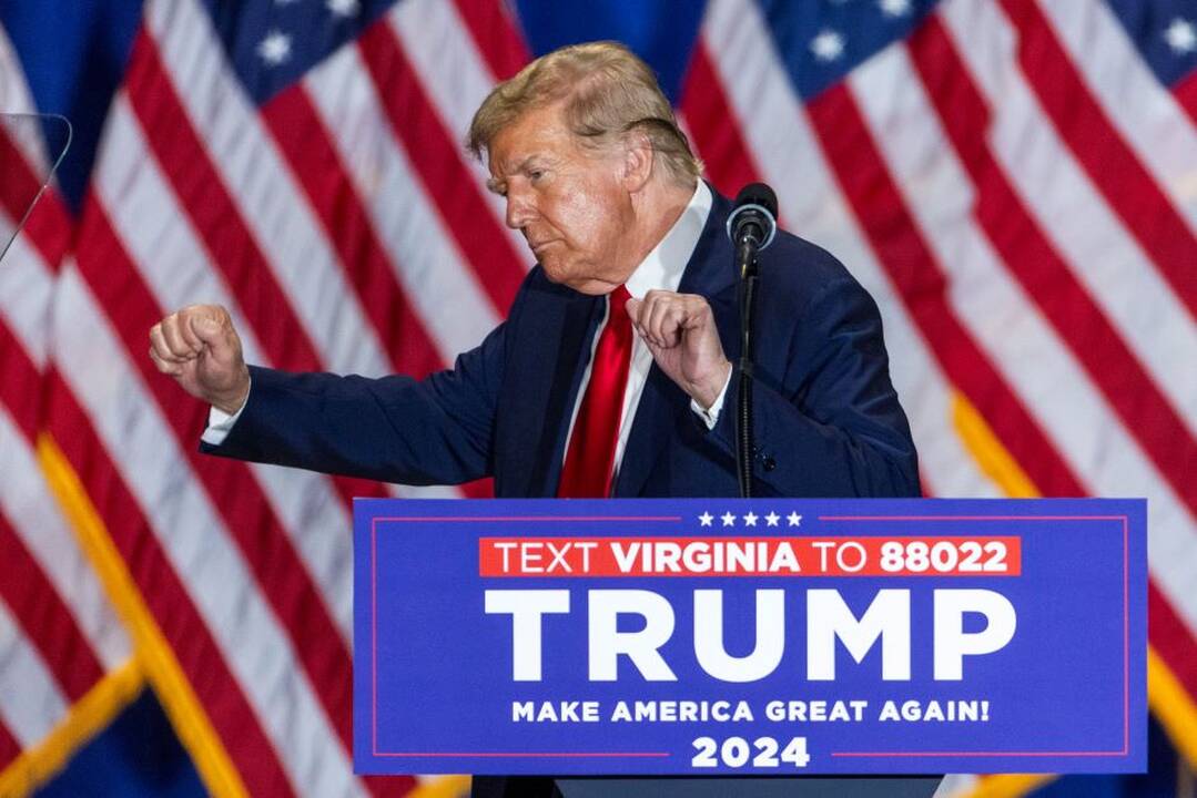 Iš J. Bideno besišaipantis D. Trumpas pats supainiojo prezidentus