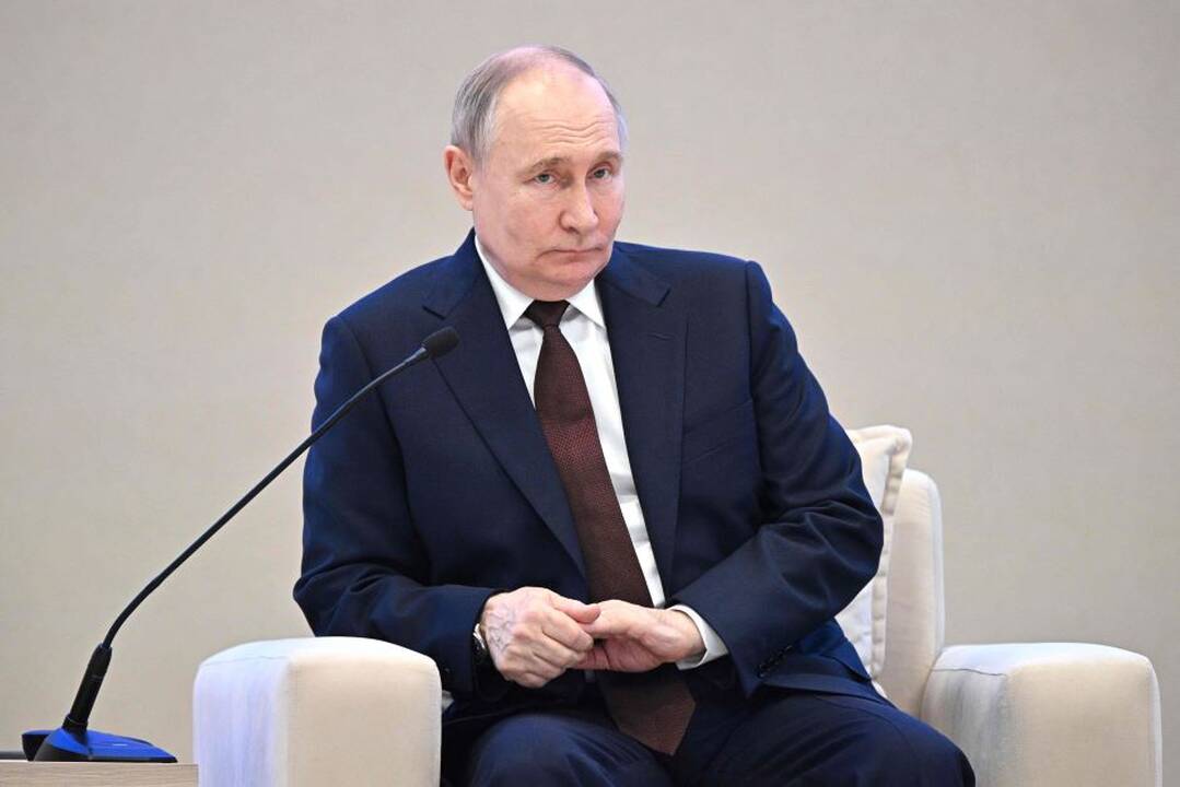 V. Putinas: Ukrainos smūgiai Rusijai vakarietiškais ginklais turėtų „rimtų pasekmių“