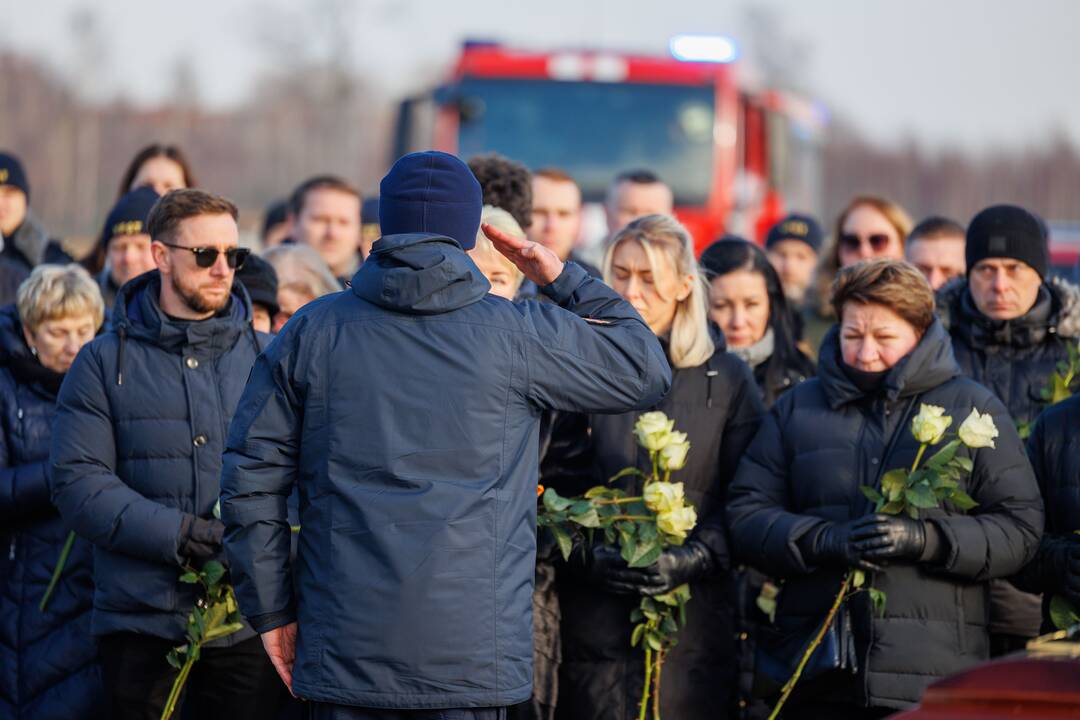 Gaisre žuvusio ugniagesio Rolando Venslauskio laidotuvės