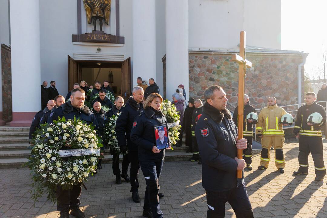 Gaisre žuvusio ugniagesio Rolando Venslauskio laidotuvės