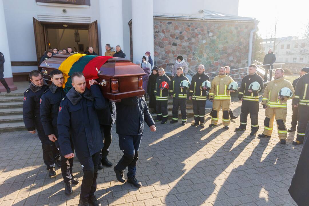Gaisre žuvusio ugniagesio Rolando Venslauskio laidotuvės
