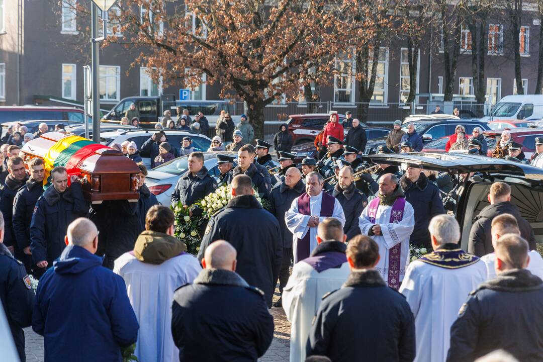 Gaisre žuvusio ugniagesio Rolando Venslauskio laidotuvės