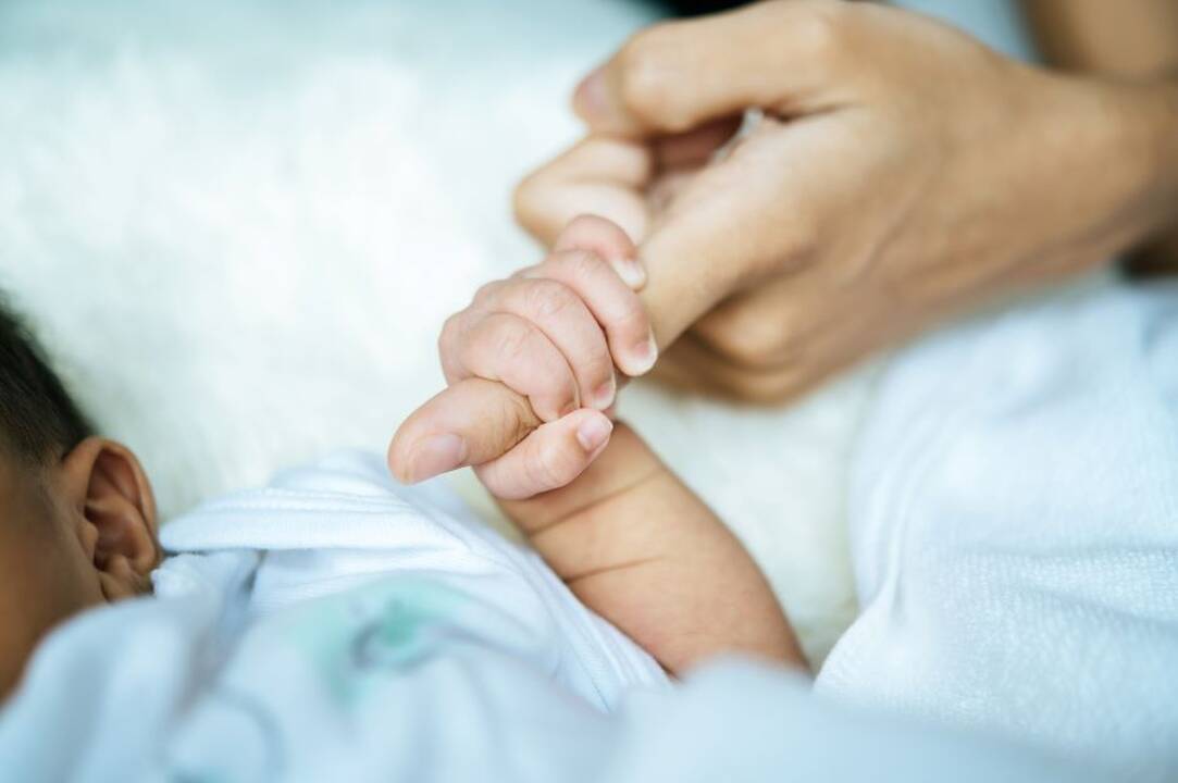 Sumušta 19-metė pagimdė kūdikį: medikai įvardijo moters būklę