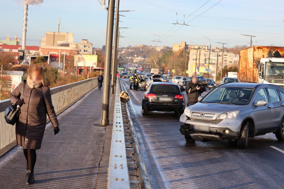 Kaune – automobilių avarijos ir spūstys