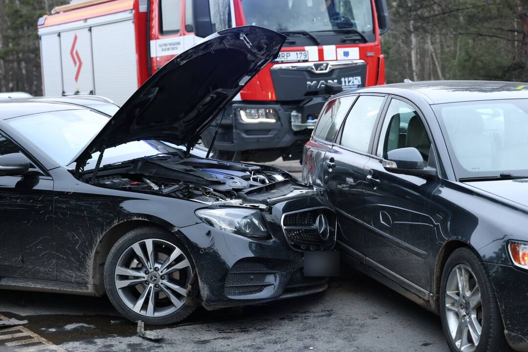 Ateities plente – avarija: nusidriekė automobilių spūstys