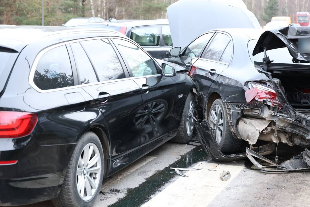 Ateities plente – avarija: nusidriekė automobilių spūstys