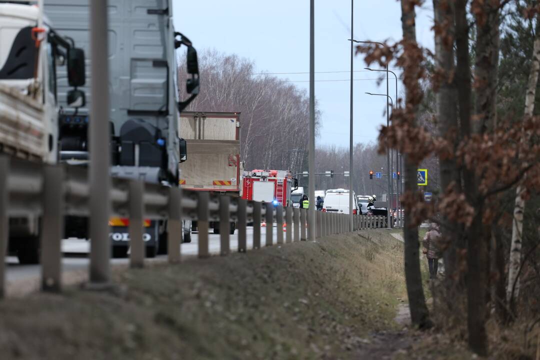 Ateities plente – avarija: nusidriekė automobilių spūstys