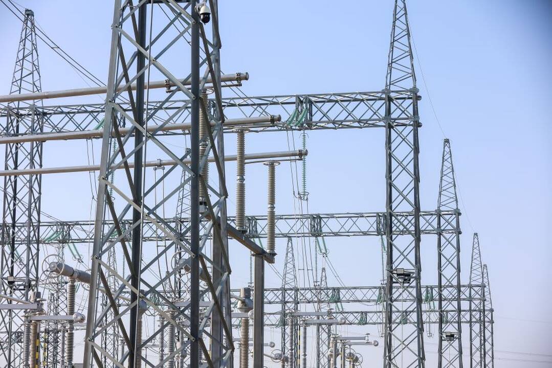 Pradedamos demontuoti elektros linijos su Rusija atramos