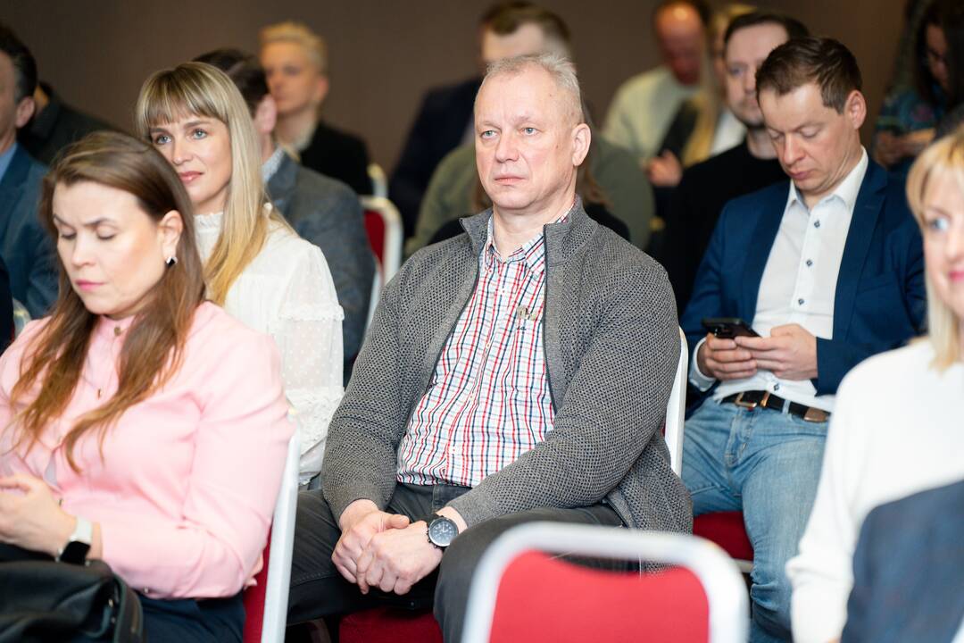 Aktualu: pasiklausyti apie DI pritaikymą pramonėje susirinko pilna salė verslininkų.