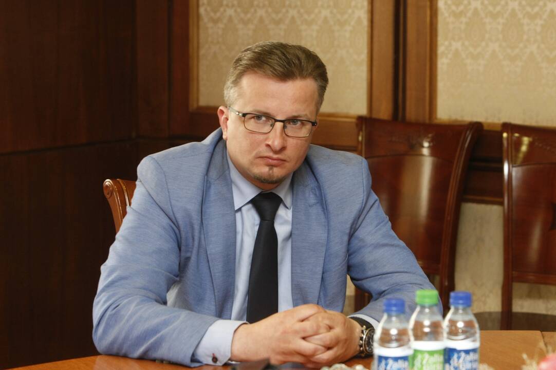 Ribos: gyvūnų augintojų meilė savo keturkojams kartais prasilenkia su sveiku protu – kovinės veislės šunį šeimininkas į prekybos centrą atsivedė be antsnukio.