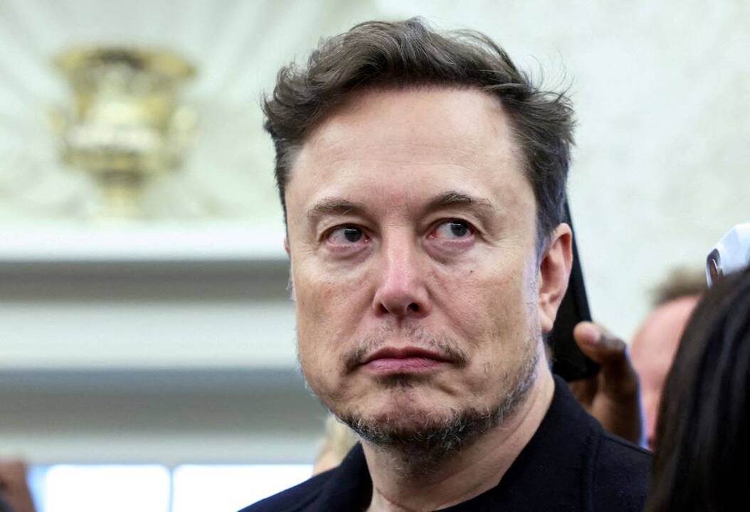 Muskas traukiasi iš Trumpo komandos