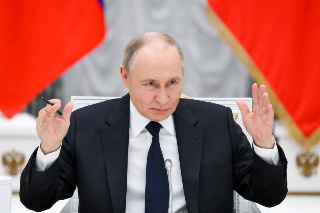 Putinas grasina „užgniaužti“ Rusijoje likusias Vakarų įmones