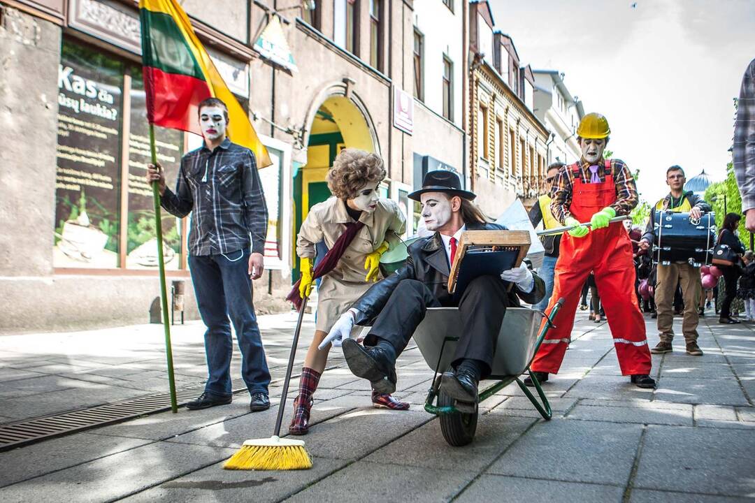 Jaunimo eisena gegužės pirmąją