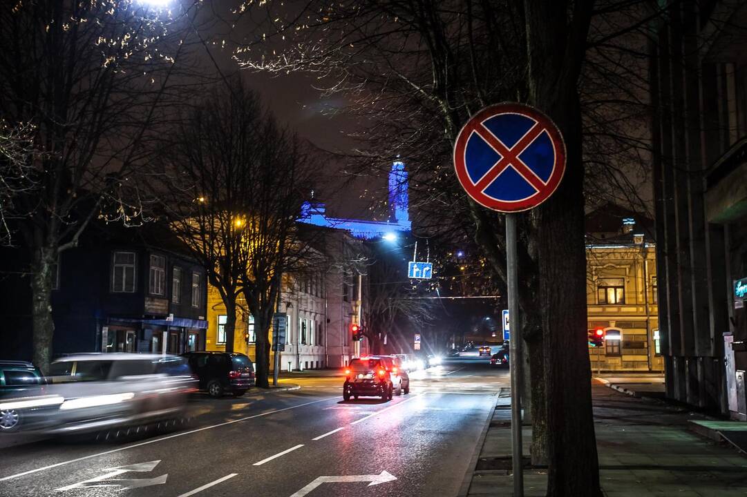 Prisikėlimo bažnyčia nušvito mėlynai