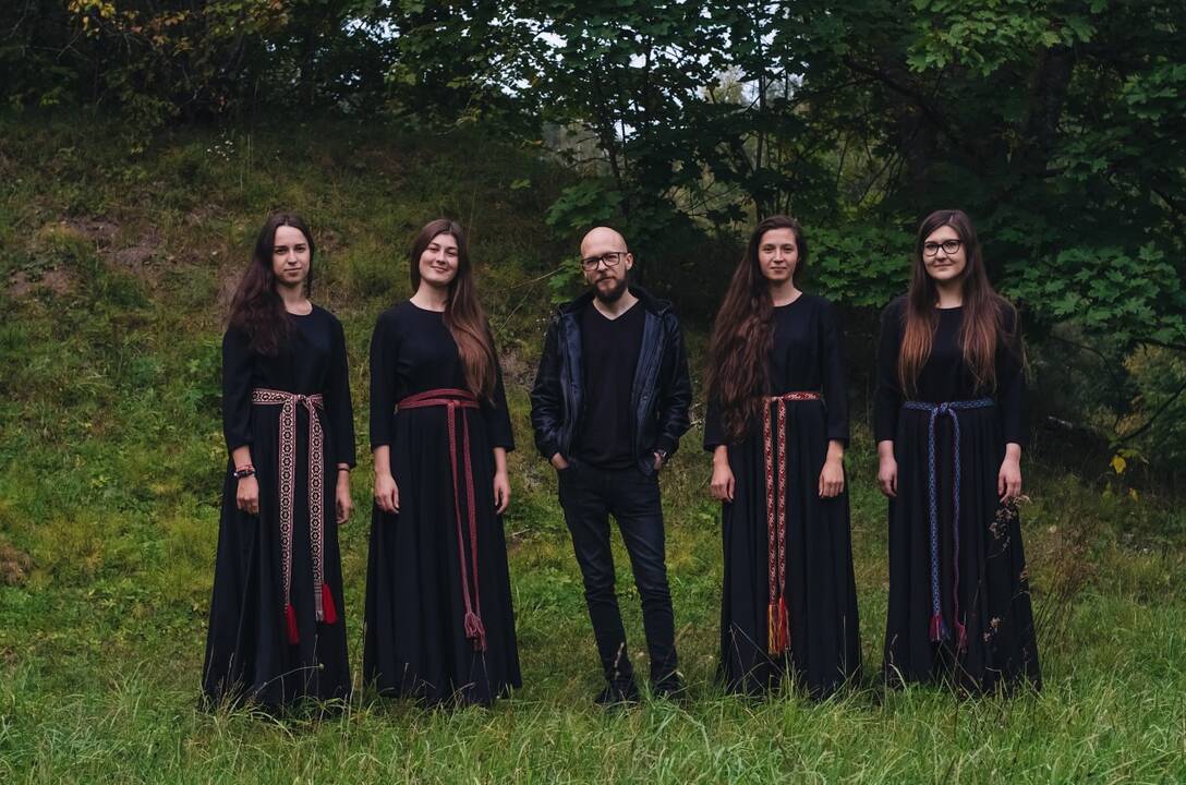 Koncertas: vilniečių folkloro grupė „Šalavija“.