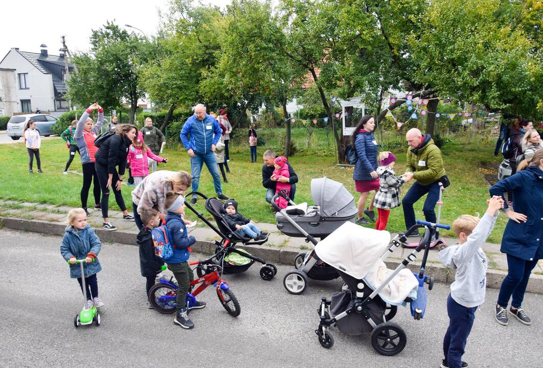Veidai: šeštadienį žygyje dalyvavo mokytojai su šeimomis ir augintiniais. Į jį buvo pakviesti ir klaipėdiečiai.