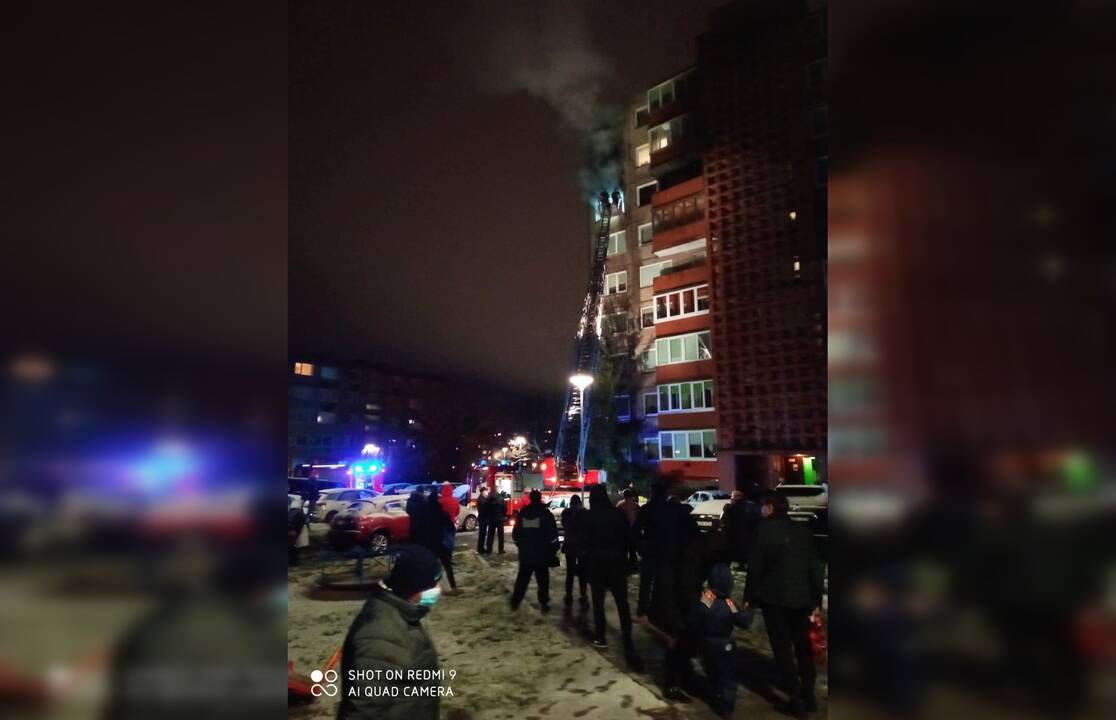 Skuba: ugniagesiai pirmiausia skubėjo gelbėti žmonių.
