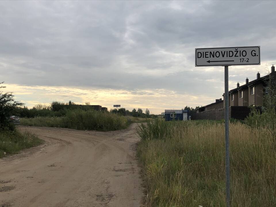 Situacija: nors gyventojai prie Dienovidžio gatvės įrengimo yra pasirengę prisidėti ir savomis lėšomis, projektas stringa – nerandama už suplanuotą pinigų sumą darbus norinčių atlikti rangovų.