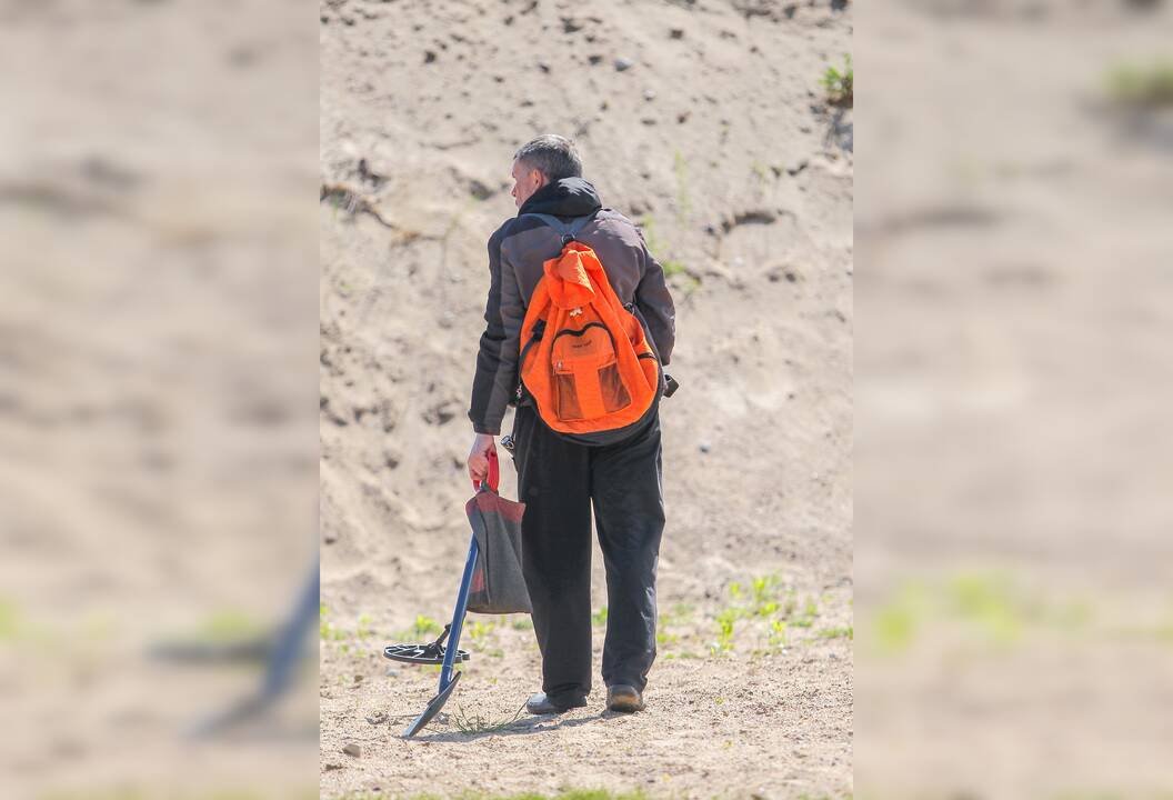 Pokyčiai: metalo ieškotojų gretos Lietuvoje auga, kai kurie jų jau senokai talkina ir archeologams, o savarankiškai aptikę archeologinius radinius laikosi moralinės nuostatos perduoti juos paveldosaugininkams.