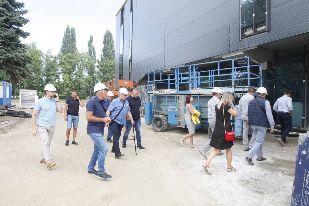 Netikėtumai: vykdant antrąjį Futbolo mokyklos rekonstrukcijos etapą, kyla ir nenumatytų darbų.