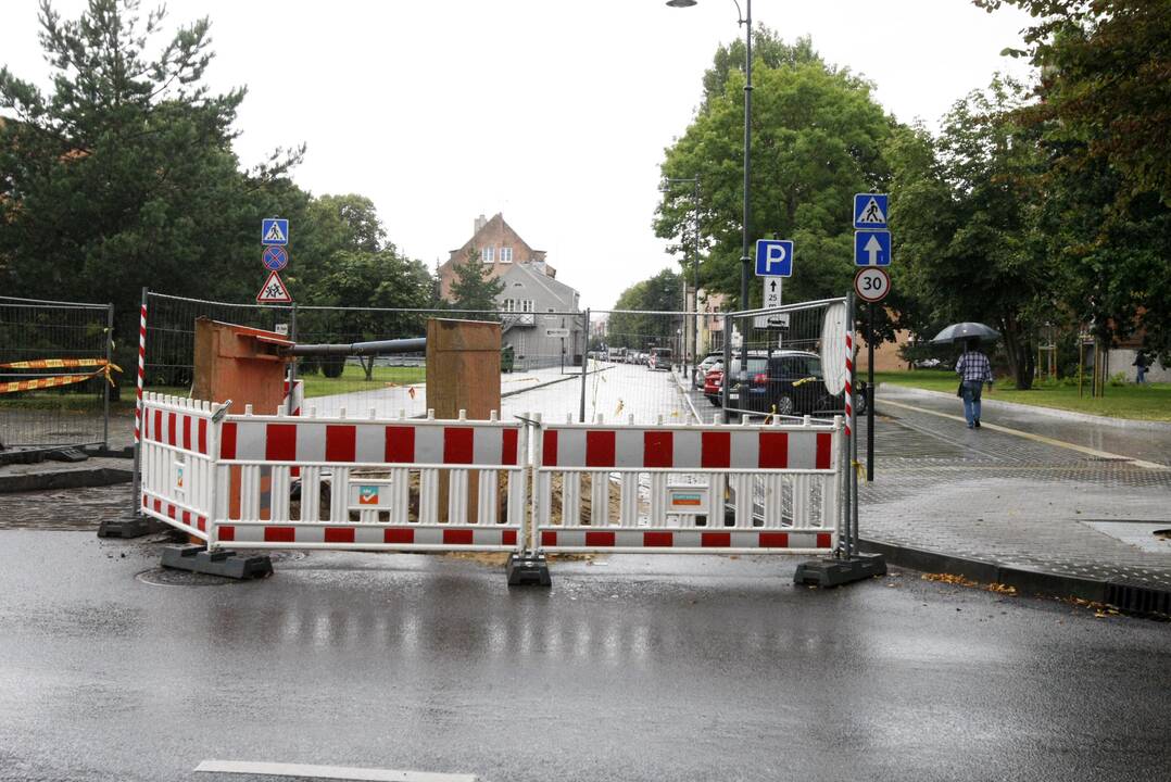 Netikėtumas: ryški tvorelė, nelauktai išdygusi I.Kanto gatvės pradžioje, sutrikdė ne vieną vairuotoją.