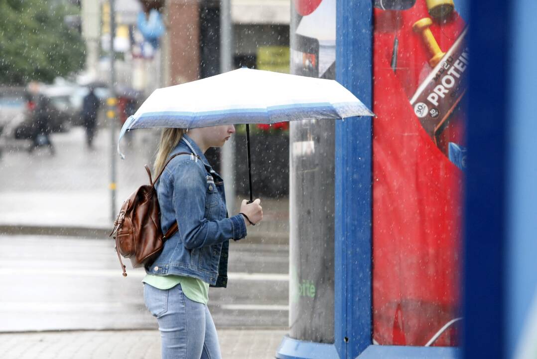 Prognozė: kitą savaitę reikėtų nepamiršti skėčių.