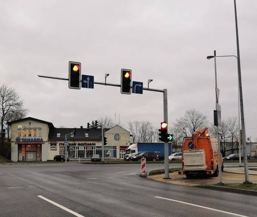 Įrengė: nuo šiol iš Kauno gatvės sukantiesiems į kairę, į Šilutės plentą, eismą reguliuos papildoma šviesoforo sekcija.