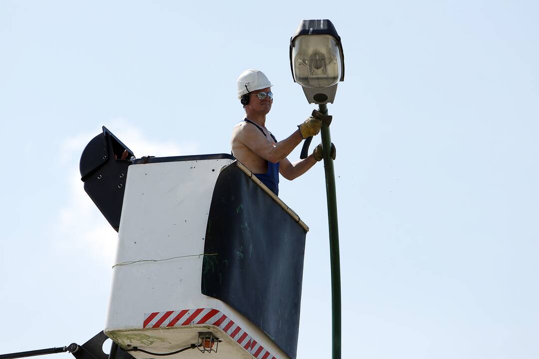 Situacija: panašu, jog kai kuriems energijos tiekėjams bendravimas su klientais yra sudėtingesnis dalykas nei elektros lemputės įsukimas.