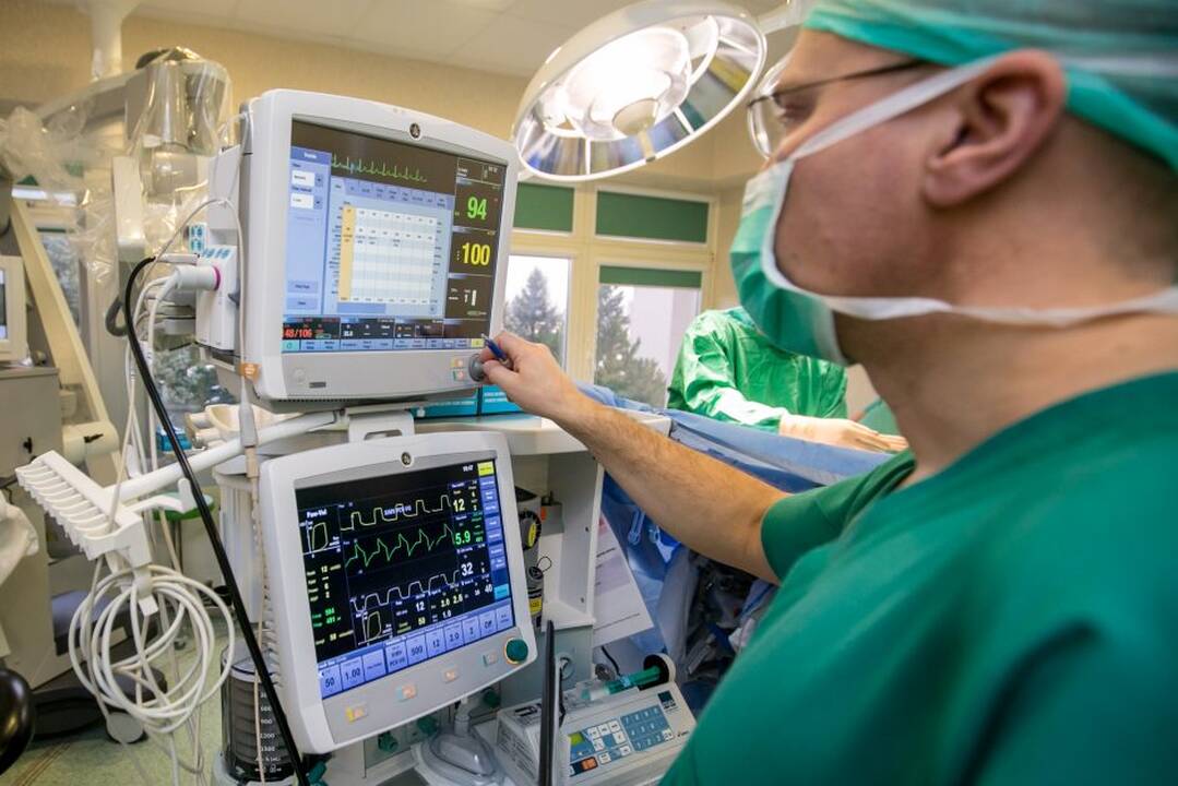 Išgyveno: tris savaites komos būsenos buvęs klaipėdietis pakilo iš mirties patalo ir šiuo metu kaunasi už tolesnę savo būtį. Tačiau ligos išmokos negaunančio vyro šeimai kas mėnesį už gydymą tenka mokėti 2,6 tūkst. eurų.