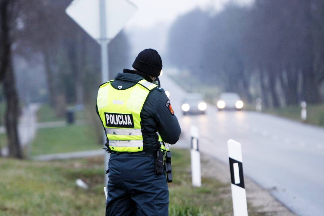 Komunikacija: policininkai palieka teisę paaiškinti, ar nubaustas asmuo pažeidė taisykles, bet tai padaryti tokie žmonės ne visada įgalūs.