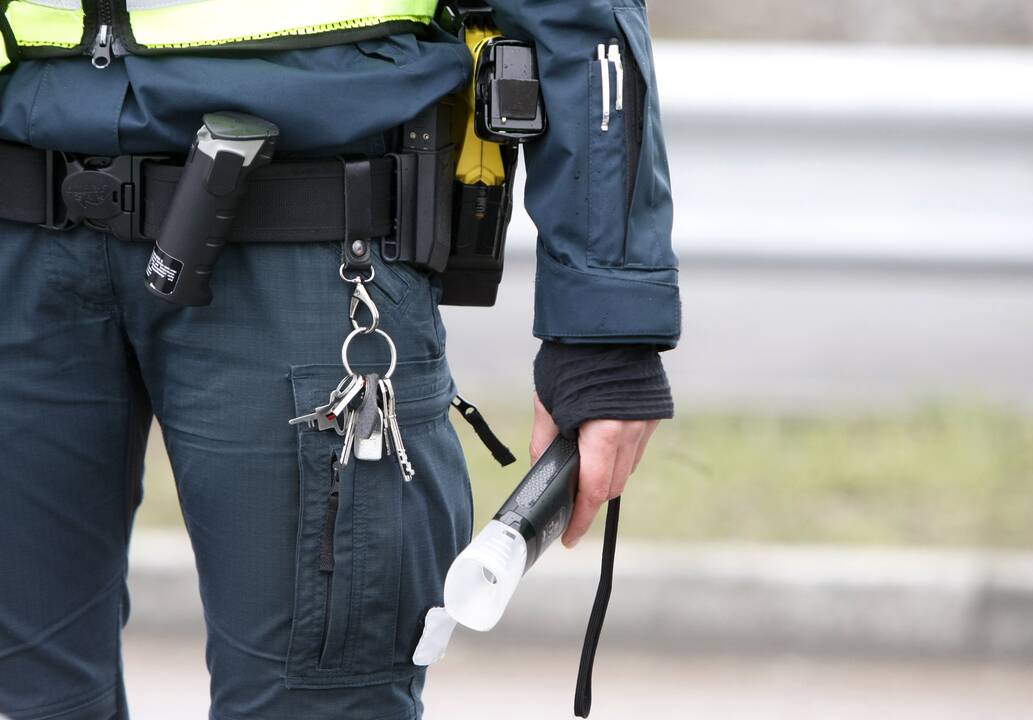 Promilės: policijos pareigūnai stebėjosi alkoholio matuoklių parodymais.