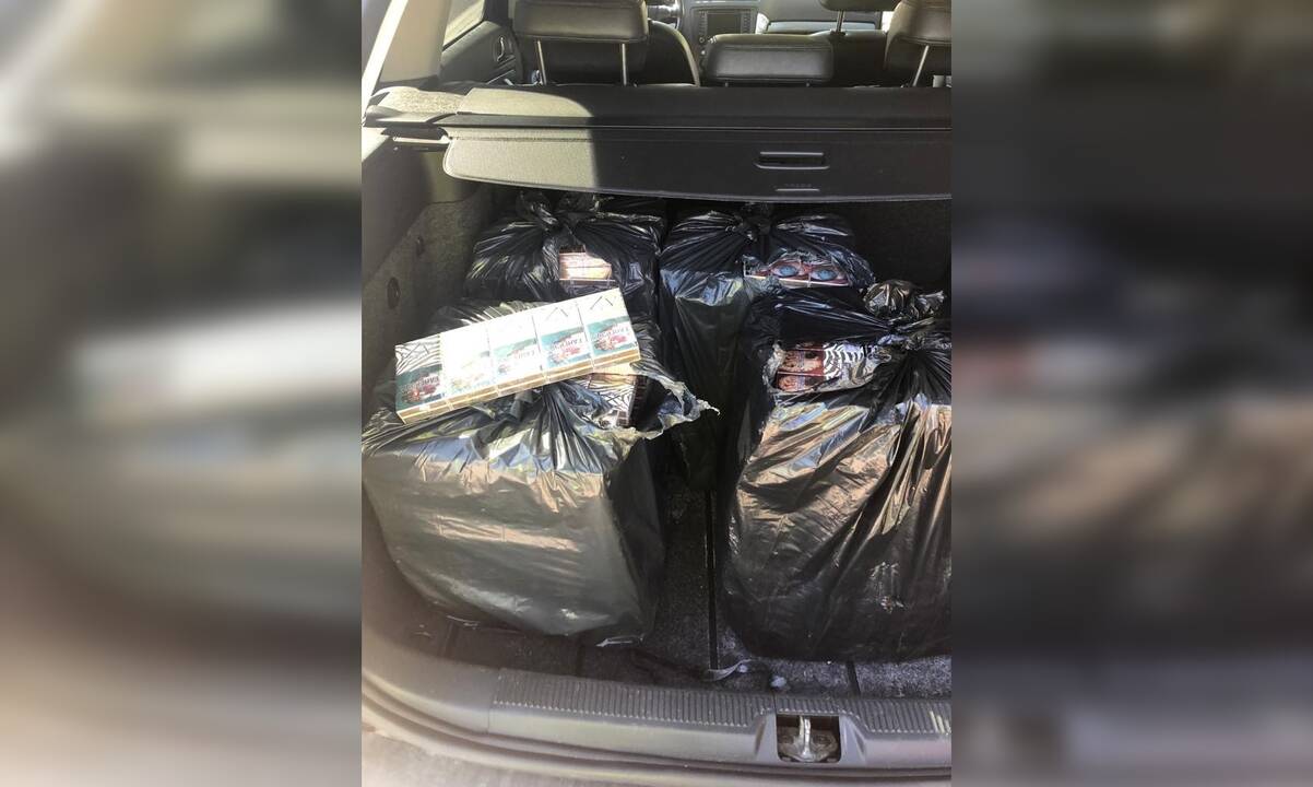 Kelionė į Klaipėdą baigėsi Raseiniuose: automobiliu gabeno kontrabandines cigaretes