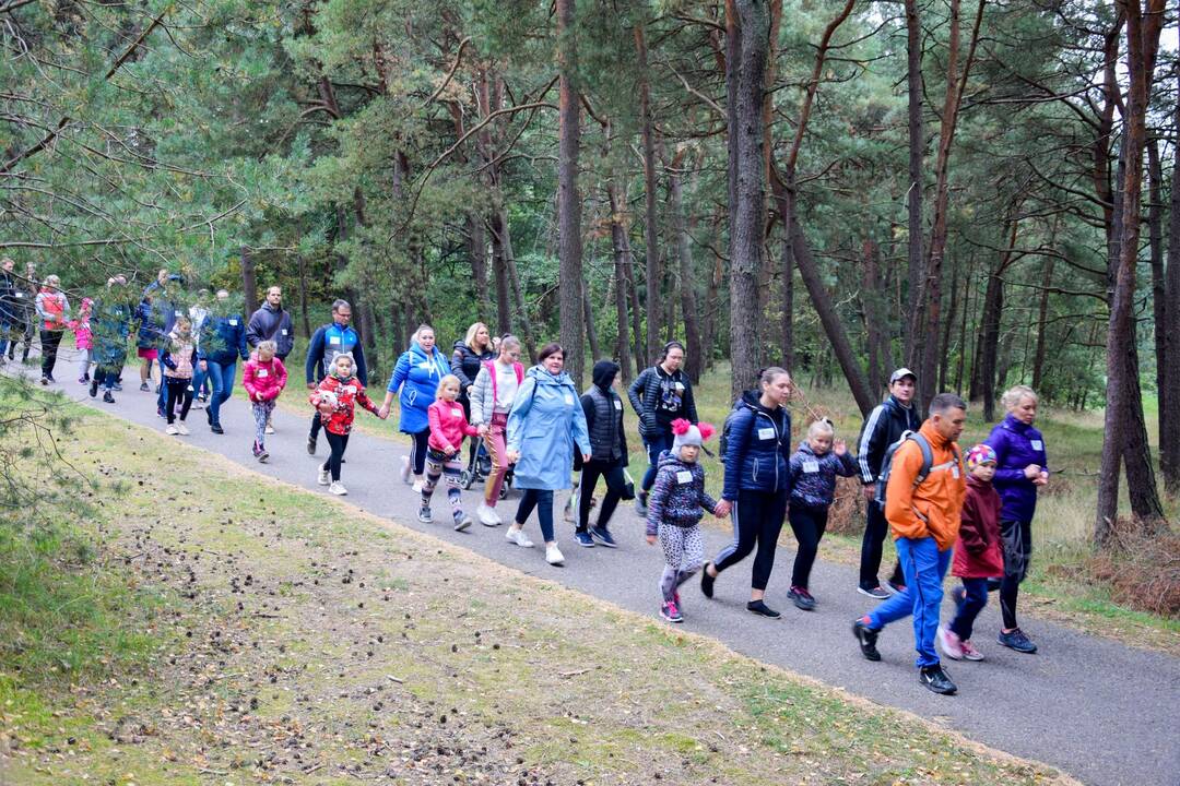 Veidai: šeštadienį žygyje dalyvavo mokytojai su šeimomis ir augintiniais. Į jį buvo pakviesti ir klaipėdiečiai.