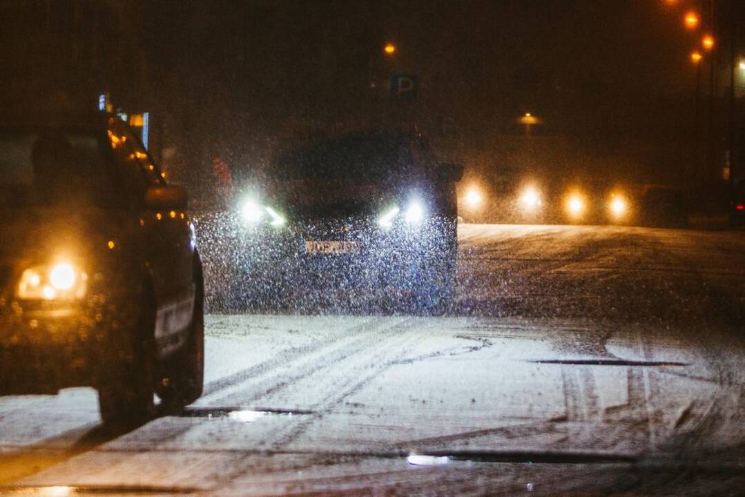 Dėl gausaus snygio Lietuvos paštas įspėja apie galimą laiškų, išmokų pristatymo vėlavimą