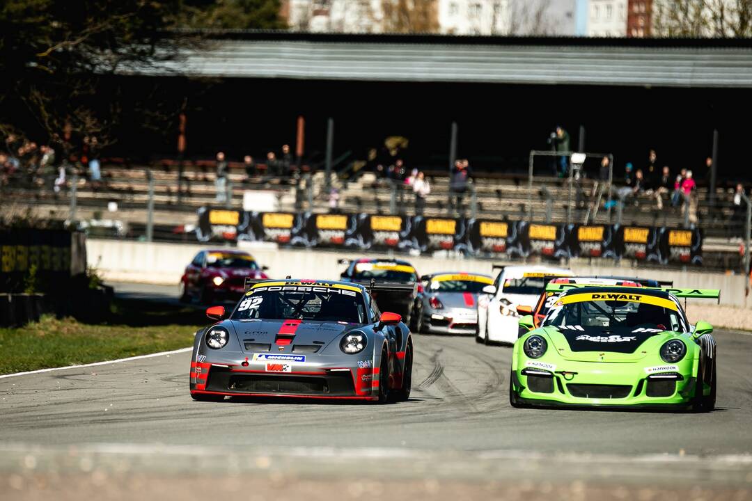 Konkurencija: vienos gausiausių BaTCC programoje – „BMW 325 Cup“ varžybos.