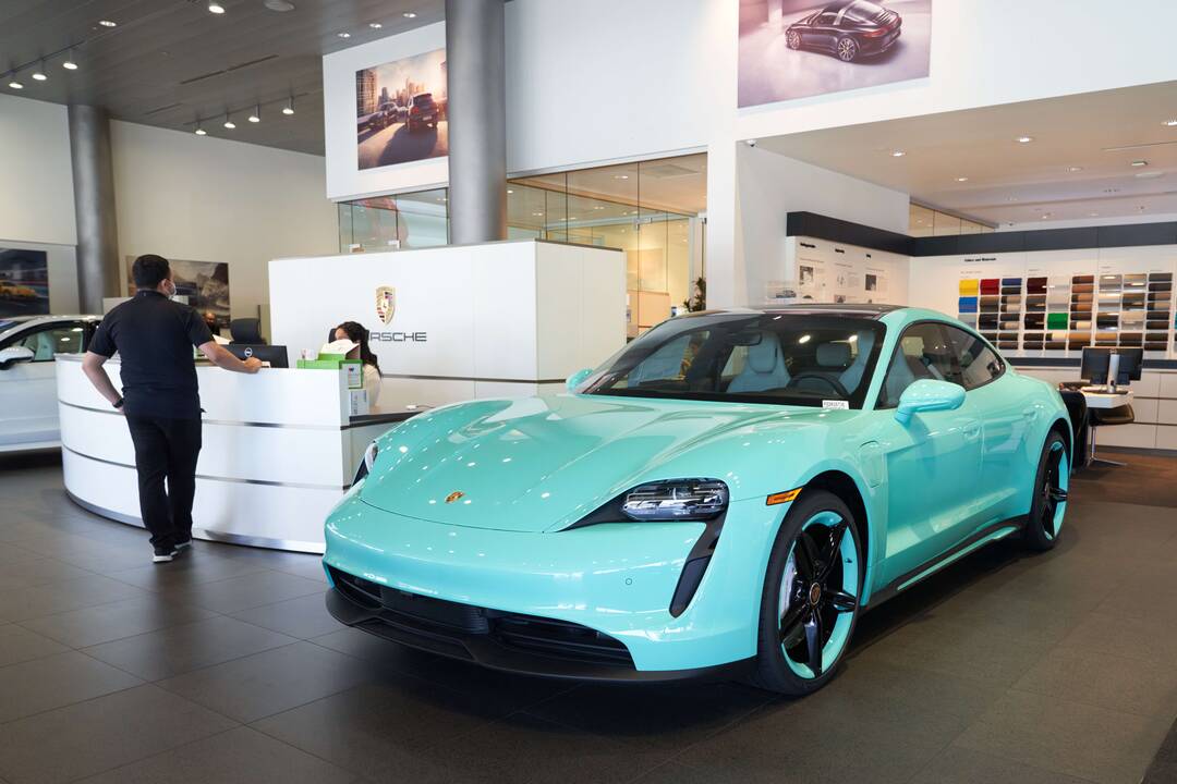 Mada: kai kurios madingos spalvos populiarumą praranda vos po poros metų, tačiau geltona su „Lamborghini“ ženklu siejama ne vieną dešimtmetį.