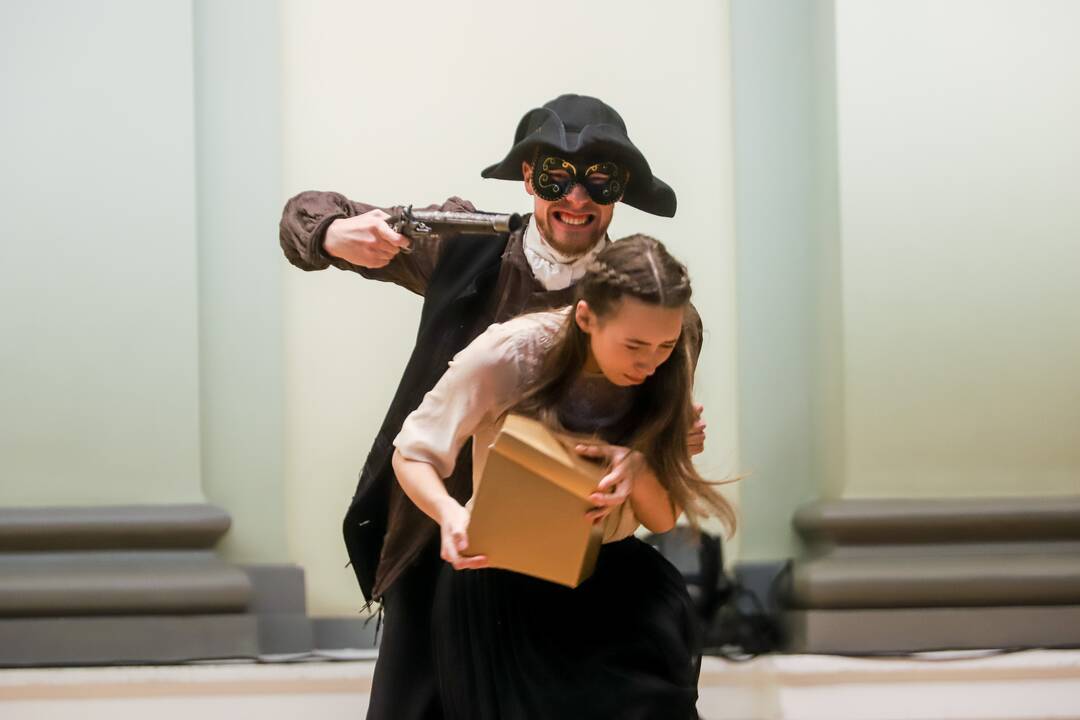 Nuotaika: Muzikos akademijos studentų energija, įsitraukimas į vaidmenis kompensavo teatro pastatymui įprastos, pasakojimo foną kuriančios scenografijos stygių.