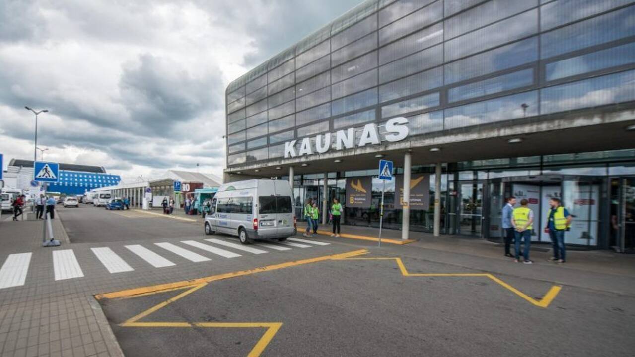 Skandalinga diena Kauno oro uoste: išlaipinti girti emigrantai ir konfliktinės marijampolietės