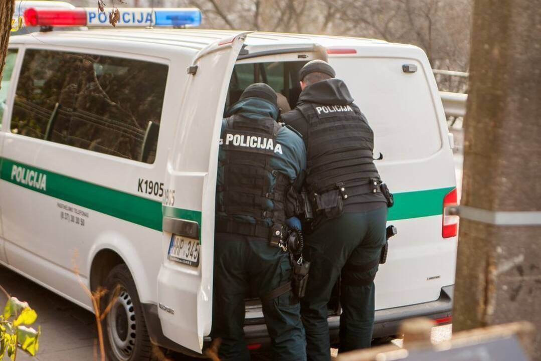 Šiauliuose nuo pasipriešinusio vyro ir jo šuns nukentėjo du policininkai