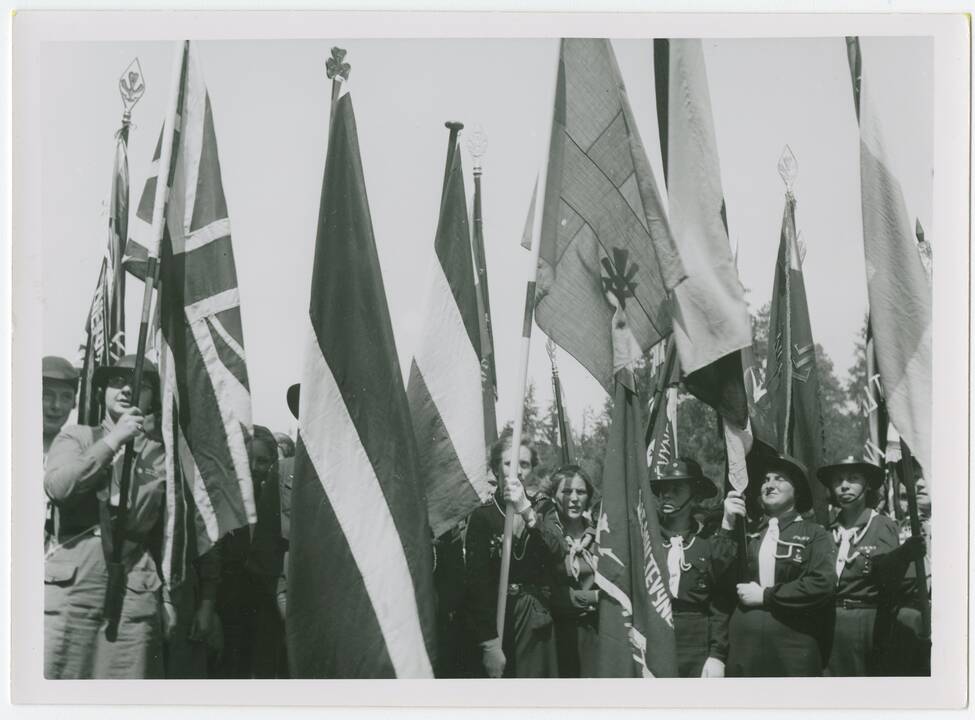 Varžybos: III Europos vyrų krepšinio čempionato rungtynių tarp Lietuvos ir Vengrijos komandų momentas. Lietuva laimėjo rezultatu 79 : 15. Kaunas, 1939 m. gegužės 26 d.