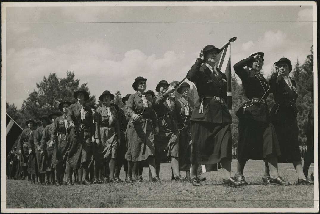 Varžybos: III Europos vyrų krepšinio čempionato rungtynių tarp Lietuvos ir Vengrijos komandų momentas. Lietuva laimėjo rezultatu 79 : 15. Kaunas, 1939 m. gegužės 26 d.