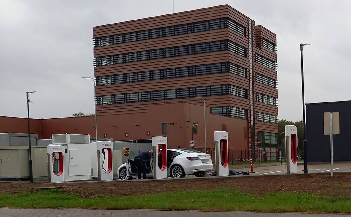 Rezultatas: šiuo metu Kauno rajono savivaldybė ant mokyklų pastatų jau yra įrengusi 2 MW saulės elektrinių.