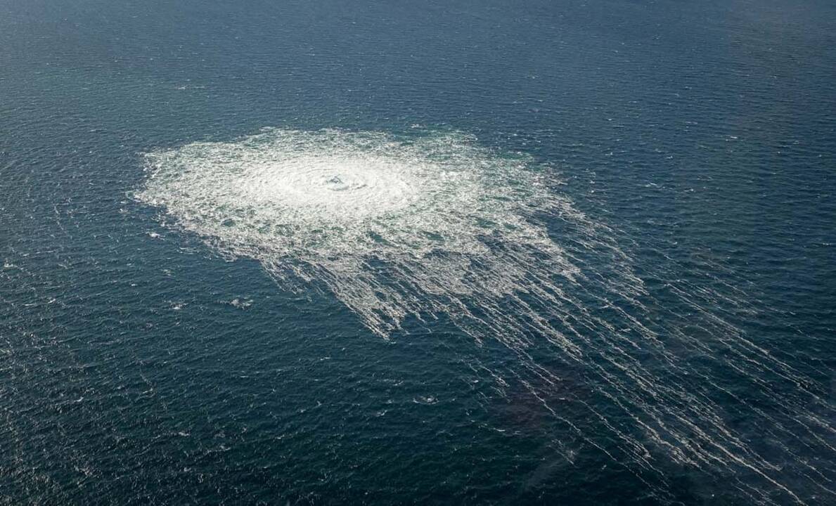 Sudrumstas vanduo rodo, kad po juo – „Nord Stream“ nuotėkis.