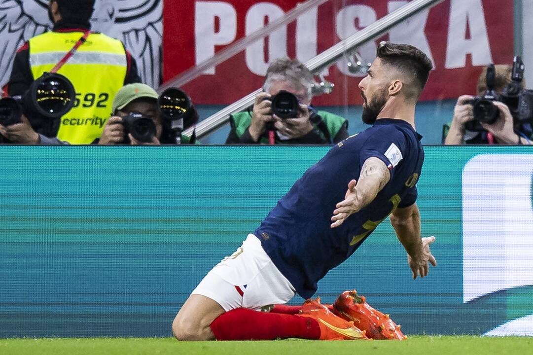 Produktyvumas: darbštusis O. Giroud aplenkė Prancūzijos rinktinės įvarčių mašiną T. Henry.