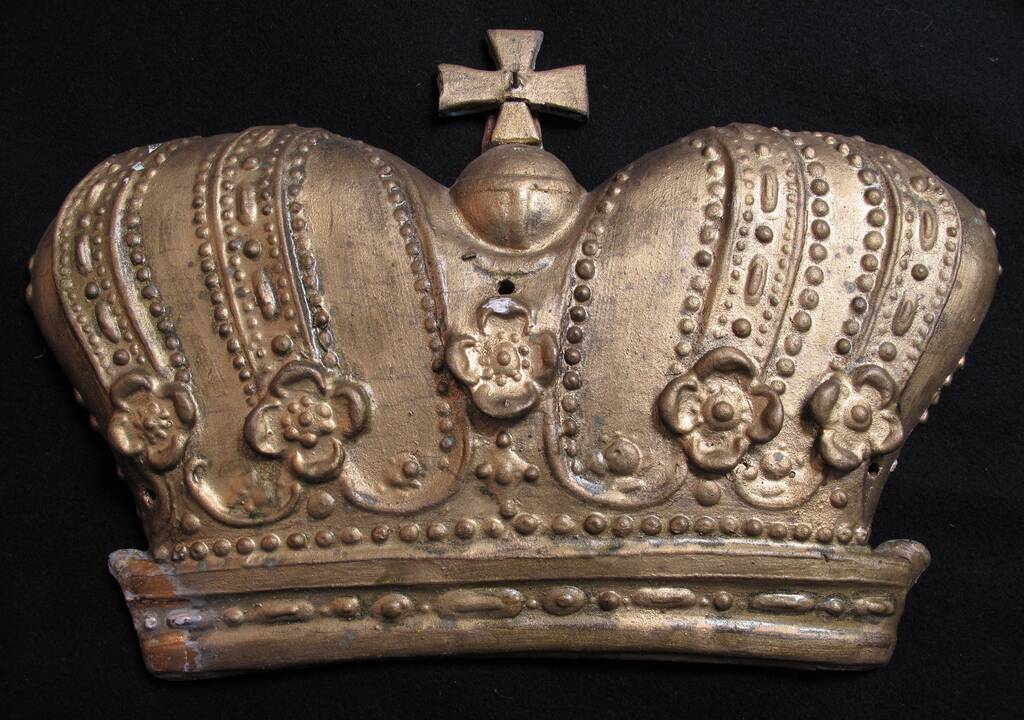 Autentika: restauratorius M.Matuiza prie restauruoto paveikslo.