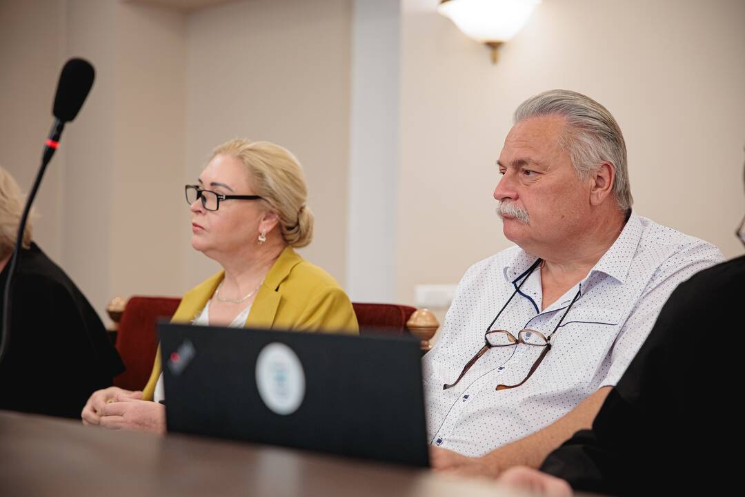 Buvęs Vilniaus tarybos narys Sergejus Dmitrijevas su sutuoktine teisiami dėl galimo sukčiavimo.