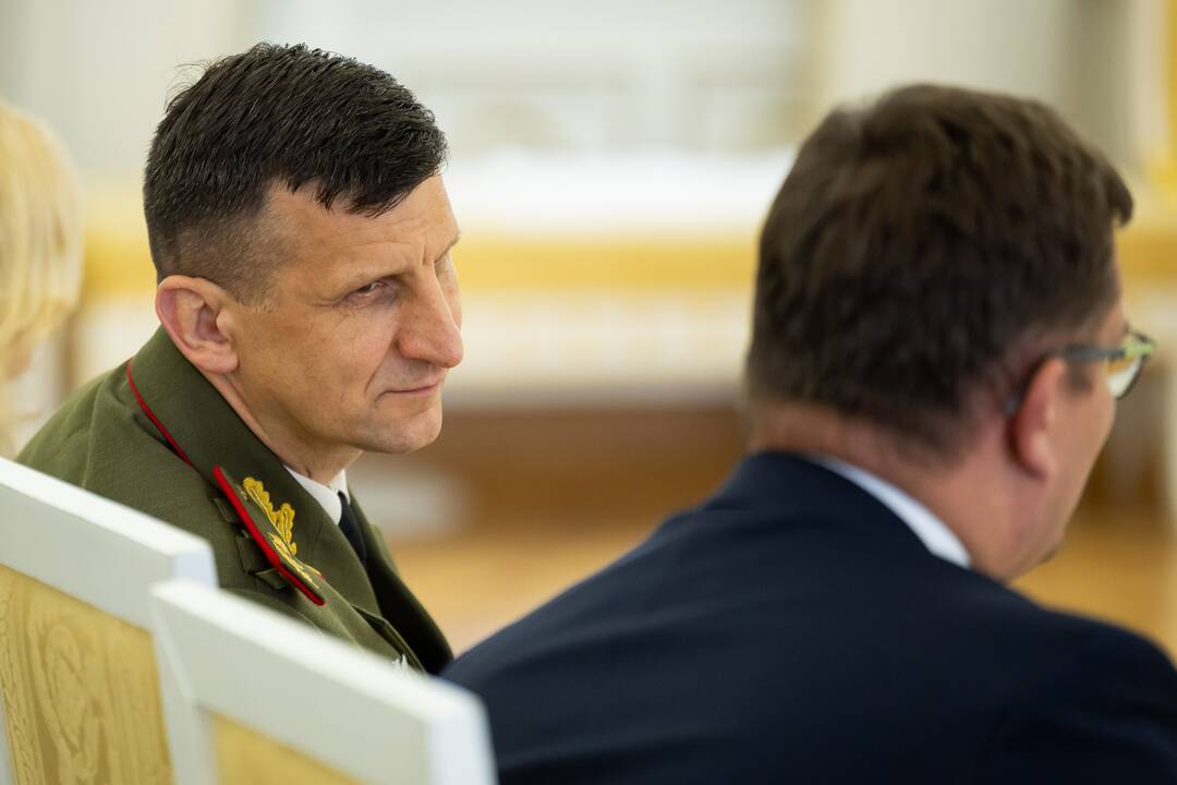Prezidentas suteikė generolo laipsnį brigados generolui R. Vaikšnorui.