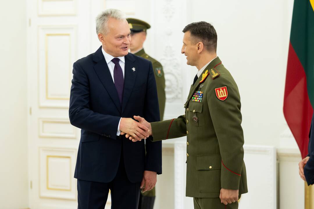 Prezidentas suteikė generolo laipsnį brigados generolui R. Vaikšnorui.