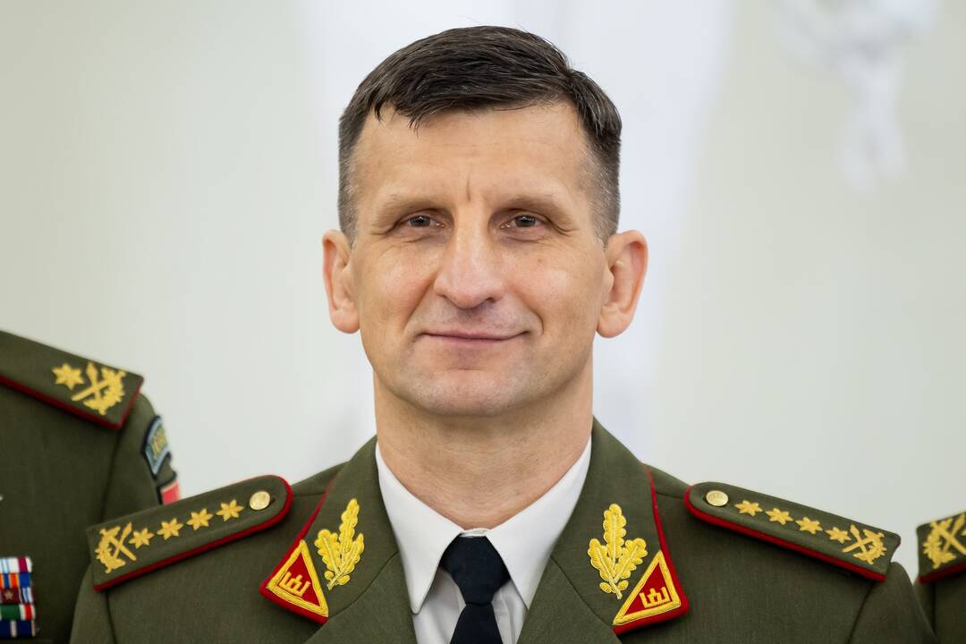 Prezidentas suteikė generolo laipsnį brigados generolui R. Vaikšnorui.