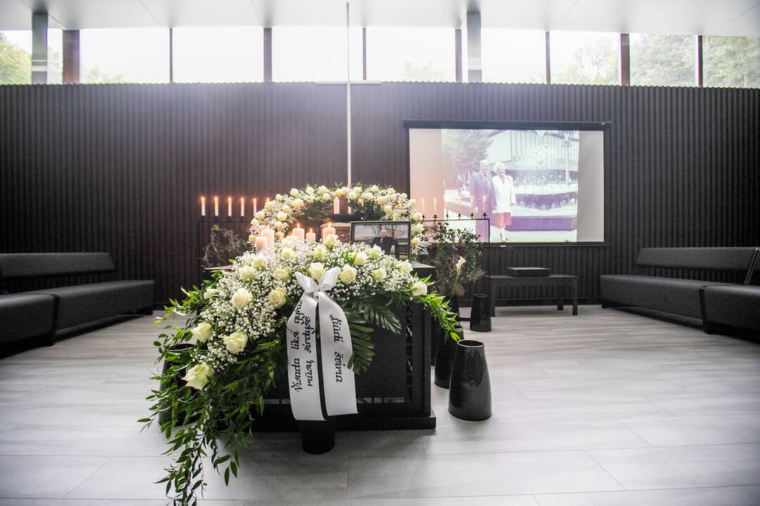 Kaunas atsisveikina su kardiochirurgijos legenda Jurgiu Brėdikiu